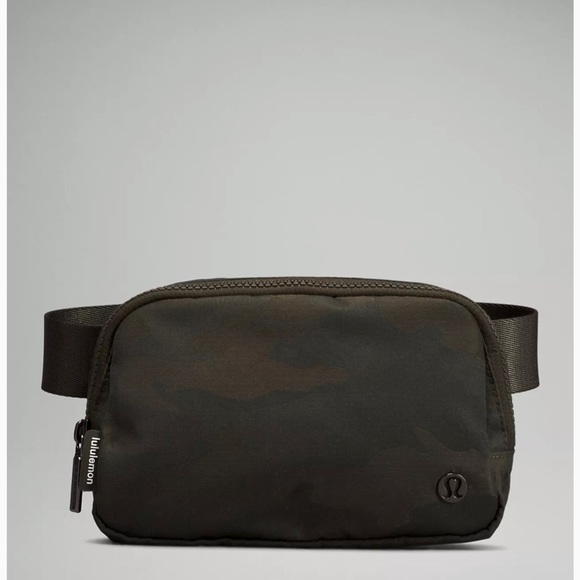 🤎💚Lululemon Everywhere Belt Bag-Heritage Camo - Picture 1 of 5